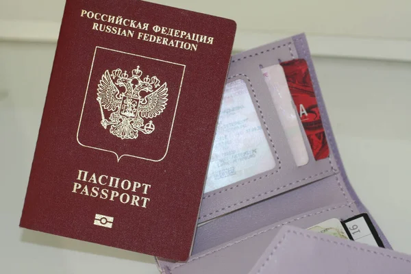 Passaporte Bilhetes Cartonagem Dinheiro Todas Necessidades Viagem — Fotografia de Stock