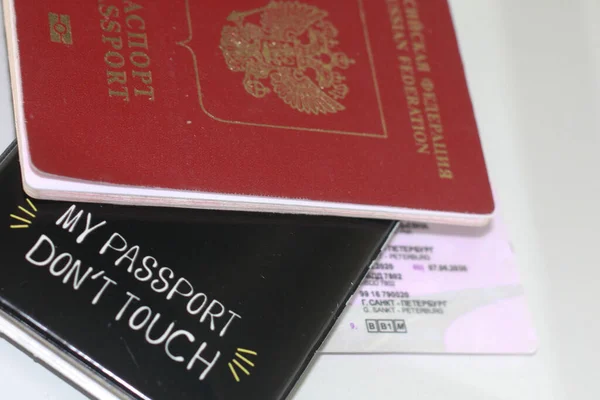 Passaporte Bilhetes Cartonagem Dinheiro Todas Necessidades Viagem — Fotografia de Stock