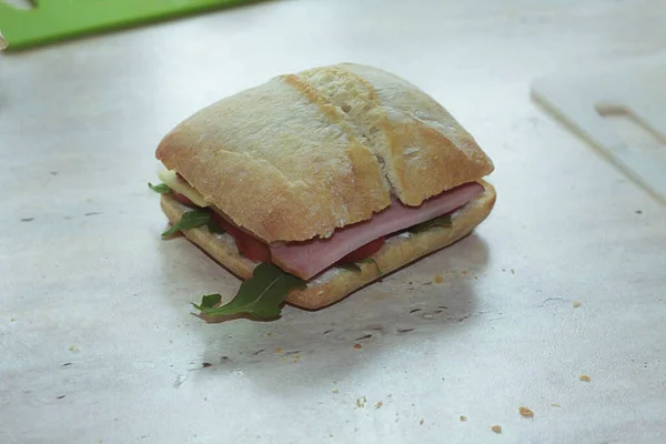 Muy Sabroso Sándwich Con Queso Ensalada Mayonesa Jamón Ideal Para — Foto de Stock