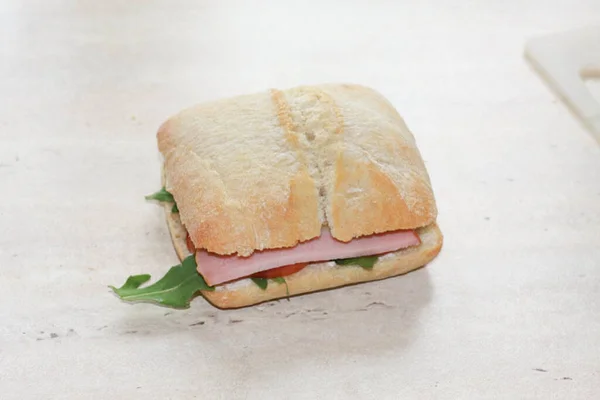 Sanduíche Muito Saboroso Com Salada Maionese Presunto Queijo Ótimo Para — Fotografia de Stock