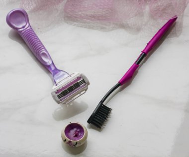 Hepsi duş için - şampuan, duş jeli, duş merhemi vs.