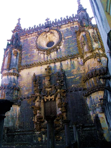 Orta Portekiz 'deki Batalha Manastırı' nın arka cephesi.