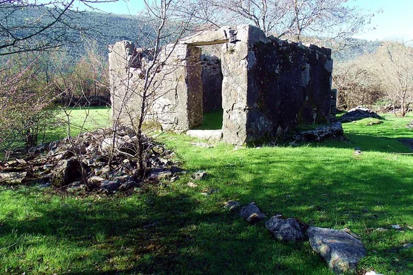 Portekiz 'de 16. yüzyıldan kalma bir yılan balığı çiftliğinin kalıntıları.