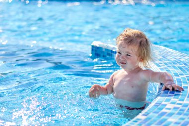 havuz iskambil kız bebek