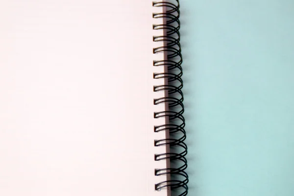 Blok a tužku. Otevřený deník a pera k záznamu — Stock fotografie