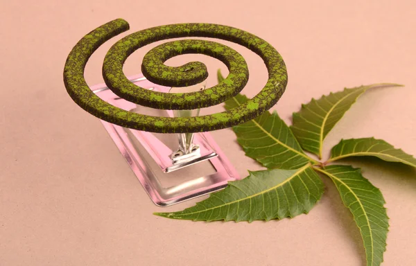 Sivrisinek bobini, sivrisinek kovucu tütsüdür. Genellikle spiral şeklindedir. Neem 'in yaptığı sivrisinek ilacı yeşil renk bırakır.