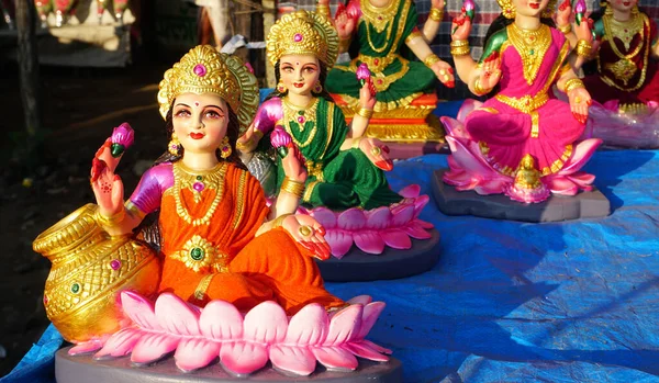 Yeni Yapılmış Tanrıça Lakshmi Nin Güzel Heykelleri Diwali Festivali Sırasında — Stok fotoğraf