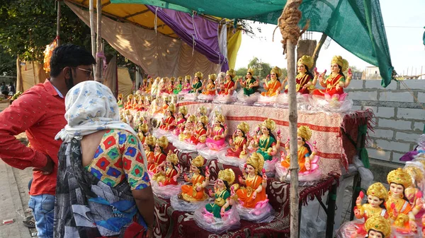 Yeni Yapılmış Tanrıça Lakshmi Nin Güzel Heykelleri Diwali Festivali Sırasında — Stok fotoğraf