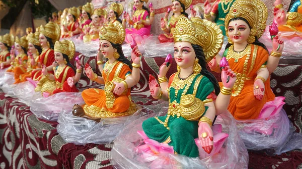 Schöne Statuen Der Göttin Lakshmi Neu Unterschiedlichem Stil Zum Verkauf — Stockfoto