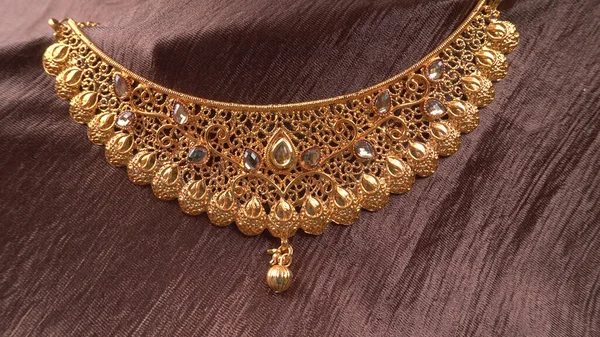 Indiska Traditionella Guld Smycken Halsband Vacker Bakgrund — Stockfoto