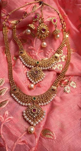 Ινδικά Παραδοσιακά Χρυσά Κοσμήματα Κολιέ Όμορφο Φόντο — Φωτογραφία Αρχείου