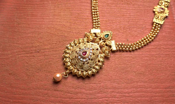 Joyas Oro Tradicional India Collar Sobre Hermoso Fondo —  Fotos de Stock