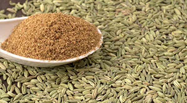 Rezene çok aromatik ve lezzetli bir bitkidir. Yemek ve içecekler nefes tazeleyici olarak kullanılır..