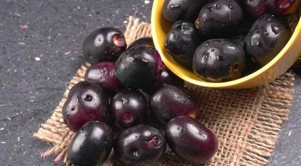 Jambul Jamun Syzygium Cumini Dans Bol Isolé Sur Fond Texturé — Photo