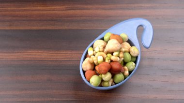 Nohut ya da Kala Chana tahta zeminde izole edilmiş..