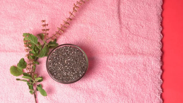 Kutsal fesleğen, tulasi ya da tulsi, Lamiaceaus familyasından aromatik bir bitkidir. Tulsi dünya bilincinde tutulur. Ayurvedic Tulsi olarak da bilinir (şifalı bitkilerin kraliçesi).).