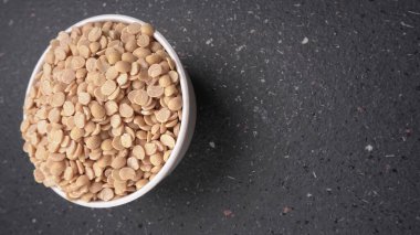 Cam kasede mercimek yakın plan.