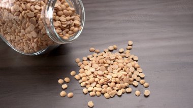 Cam kasede mercimek yakın plan.