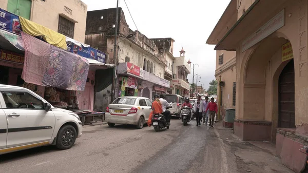 Delhi India Stycznia 2018 Turyści Miejscowi Ruchliwych Ulicach Targowych Kolorowymi — Zdjęcie stockowe