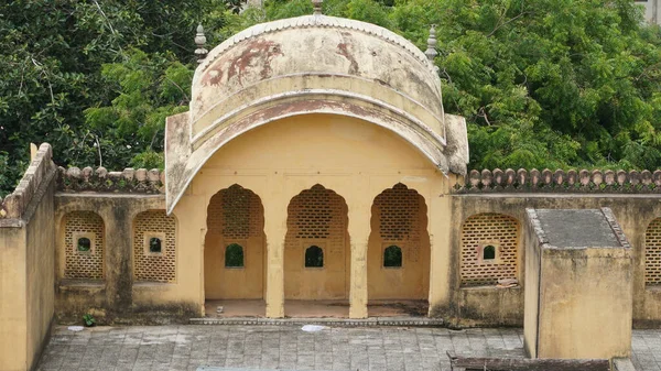 Jaipur Índia Agosto 2019 Visitantes Dentro Pátio Perto Fonte Hawa — Fotografia de Stock