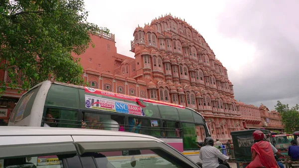 Jaipur Rajasthan Hindistan Ağustos 2019 Hawa Mahal Sarayı Önündeki Trafik — Stok fotoğraf