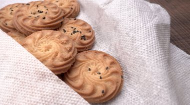 Susamlı lezzetli kurabiyeler. Sağlıklı vejetaryen kurabiyeleri.