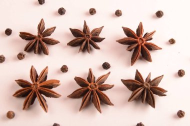 Anasonlu yıldız baharatlarına yakın çekim 