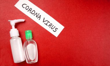 Alkol jeli el yıkama ve antibakteriler için dezenfektan temizleyiciler ve Corona (COVID-19) gibi mikropları koruyan mikroplar.