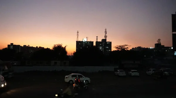 2020年1月19日インド プネーで交通量の多い夜の街並み — ストック写真
