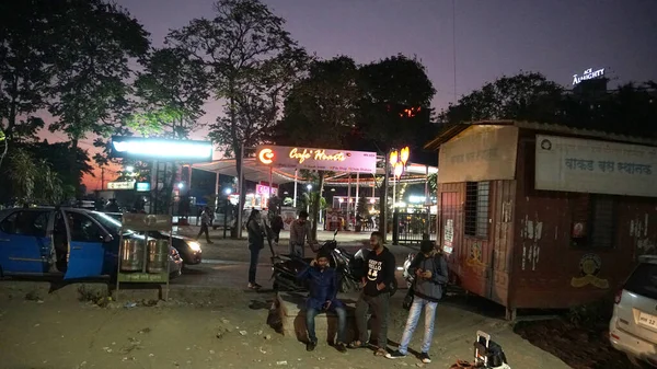 2020年1月19日インド プネーで交通量の多い夜の街並み — ストック写真