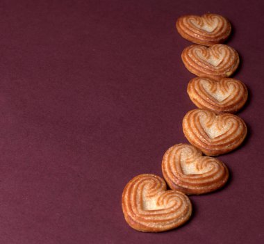 Kalp şeklinde tatlı bisküviler