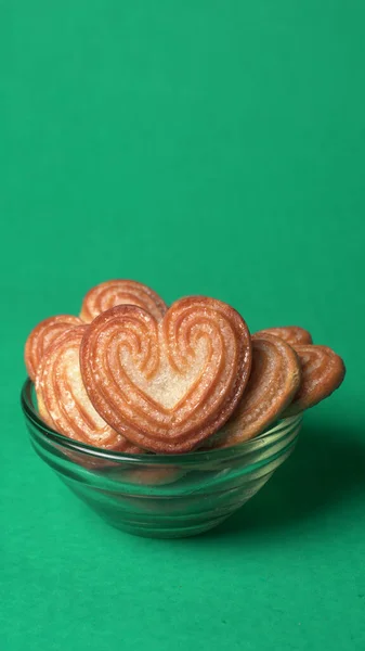 Kalp şeklinde tatlı bisküviler