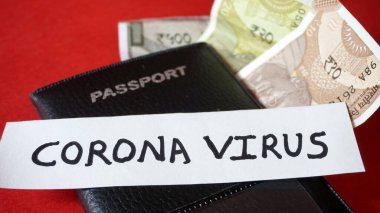 Coronavirus ve seyahat konsepti. COVID-19, Coronavirus ve pasaport. Corona virüsü bulaşmış turistlerin seyahat kısıtlamaları ve karantinası.