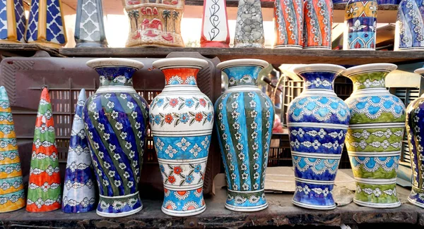 Coleção Vasos Coloridos Vasos Mercado Para Venda — Fotografia de Stock