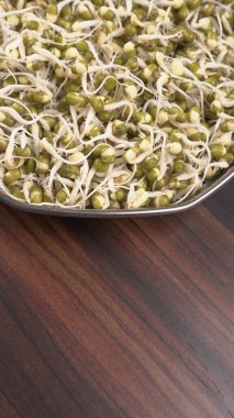 Yeşil gram veya moong tohumu tohumu yığınını kapat.