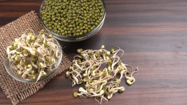 Yeşil gram veya moong tohumu tohumu yığınını kapat.