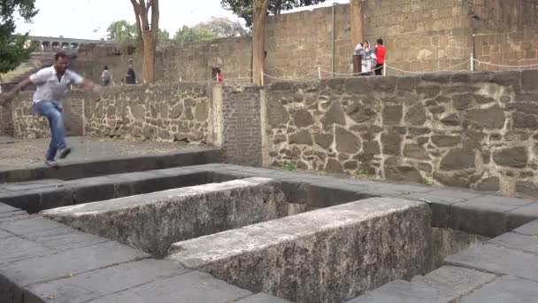 Pune Maharashtra India Φεβρουαρίου 2020 Τουριστικός Στο Φρούριο Shaniwar Wada — Αρχείο Βίντεο