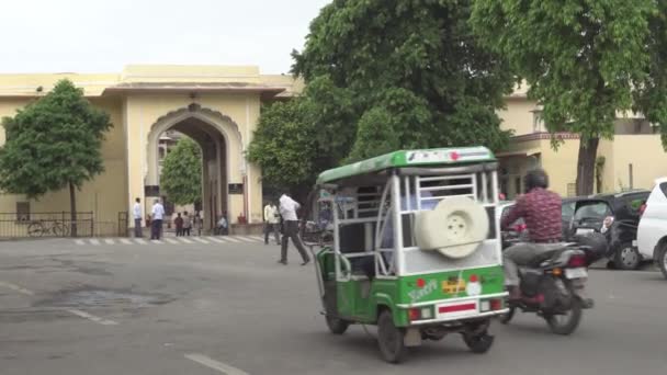 Jaipur Índia Agosto 2019 Cena Rua Vibrante Tráfego Passando Por — Vídeo de Stock