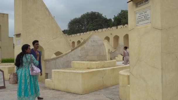 Jaipur India Circa Agosto 2019 Gente Visita Observatorio Astronómico Jantar — Vídeos de Stock