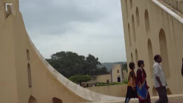 Jaipur India Circa Agosto 2019 Gente Visita Observatorio Astronómico Jantar — Vídeos de Stock