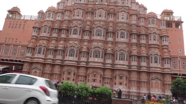 Jaipur Rajasthan Índia Agosto 2019 Trânsito Frente Palácio Hawa Mahal — Vídeo de Stock