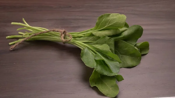 Spinaci Freschi Fondo Legno Concetto Stile Vita Cibo Vegano Copia — Foto Stock