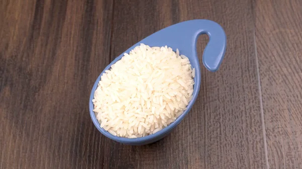 Closeup Arroz Branco Sobre Fundo Madeira — Fotografia de Stock