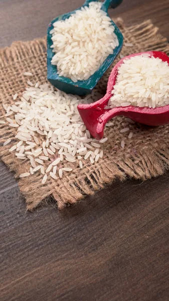 Primer Plano Arroz Blanco Sobre Fondo Madera — Foto de Stock