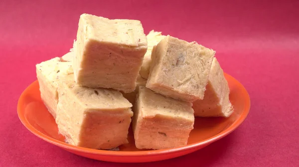 Patisa或Soan Papdi 受欢迎的印度方块 形状薄片脆脆的甜点 — 图库照片