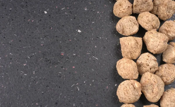 Rohe Sojastücke Auf Holzgrund Gesundes Nahrhaftes Sojabohnenfleisch Stückchen Einer Schüssel — Stockfoto