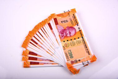 Yepyeni Hint para birimi banknotları, 200 rupi. Başarı ve işten kazanç sağlamak. Mal ve hizmetlere GST vergisi.