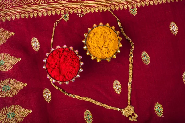 Indisches Fest Rakhi Mit Kumkum Süßigkeiten Und Diya Auf Teller — Stockfoto