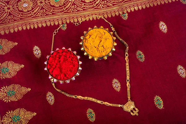 Indisches Fest Rakhi Mit Kumkum Süßigkeiten Und Diya Auf Teller — Stockfoto