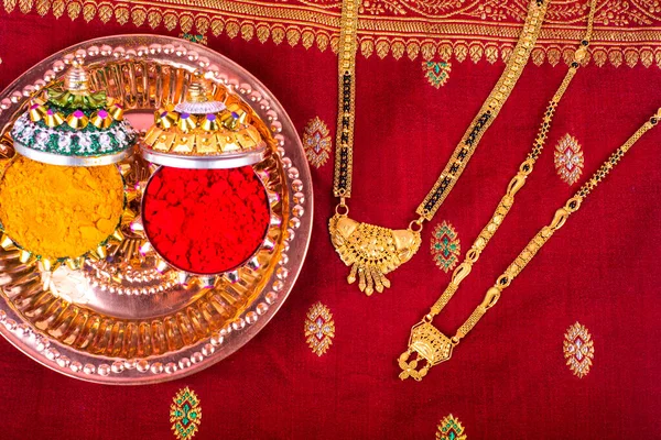 Indiai Fesztivál Rakhi Kumkum Édességek Diya Tálcán Egy Elegáns Rakhi — Stock Fotó